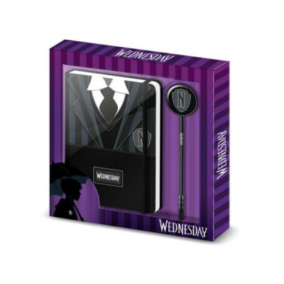 Karactermania комплект дневник с ластик 100л + химикалка в кутия WEDNESDAY Uniform , 06013, момиче, черно и бяло 06013 Karactermania комплект дневник с ластик 100л + химикалка в кутия WEDNESDAY Uniform , 06013, момиче, черно и бяло 06013