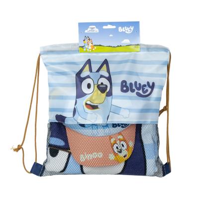 Cerda, BLUEY детски комплект шапка и плажна кърпа в сак, 2200010146, сини многоцветен 2200010146 Cerda, BLUEY детски комплект шапка и плажна кърпа в сак, 2200010146, сини многоцветен 2200010146