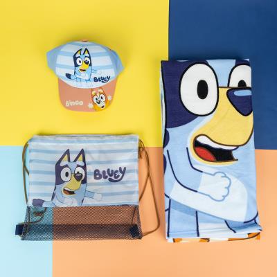Cerda, BLUEY детски комплект шапка и плажна кърпа в сак, 2200010146, сини многоцветен 2200010146 Cerda, BLUEY детски комплект шапка и плажна кърпа в сак, 2200010146, сини многоцветен 2200010146